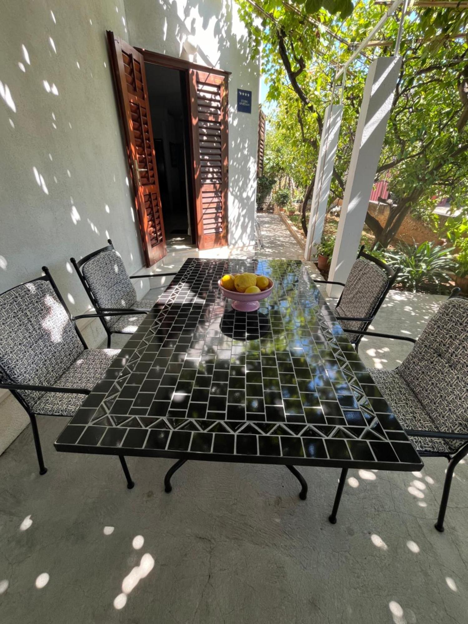 סופטאר Apartman Mladenka מראה חיצוני תמונה