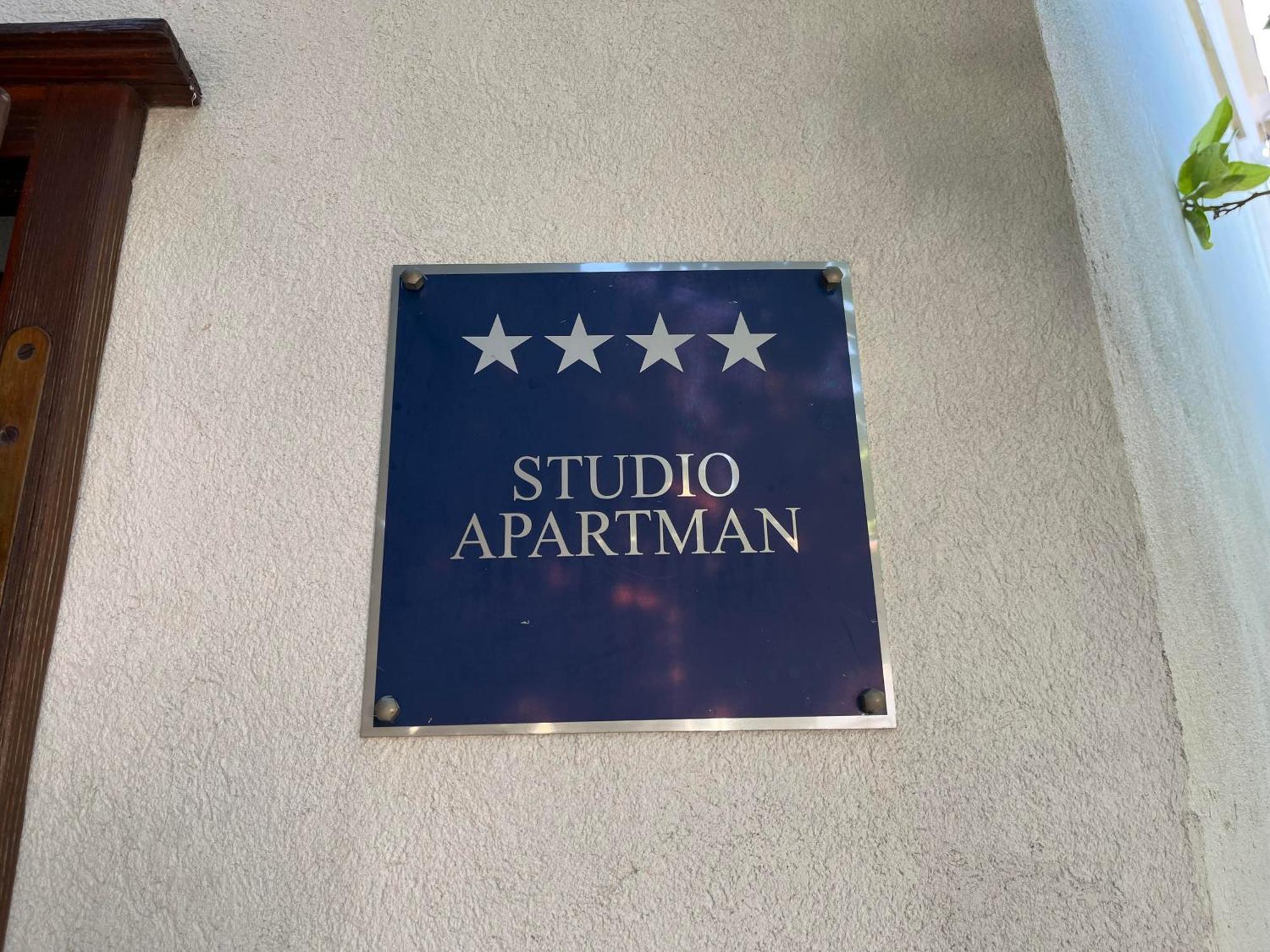 סופטאר Apartman Mladenka מראה חיצוני תמונה