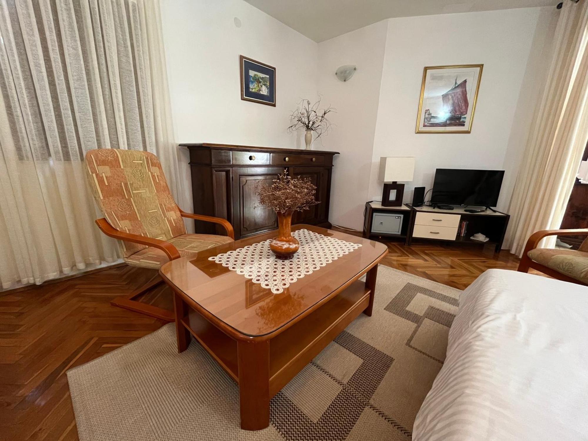 סופטאר Apartman Mladenka מראה חיצוני תמונה