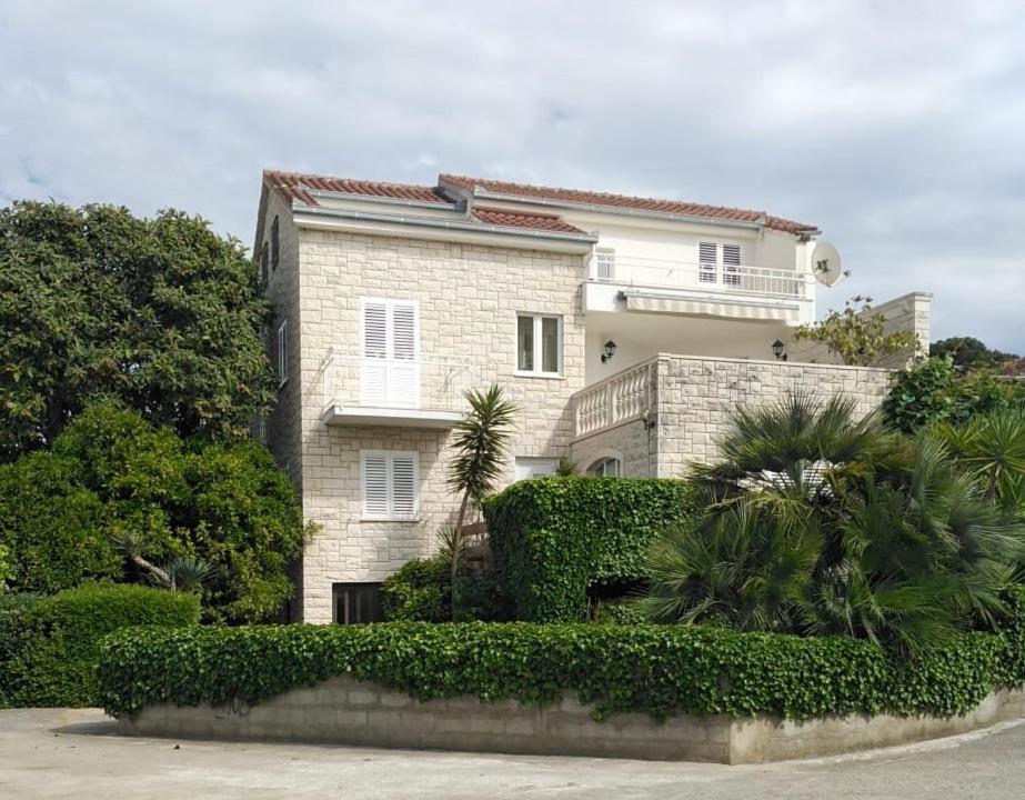 סופטאר Apartman Mladenka מראה חיצוני תמונה
