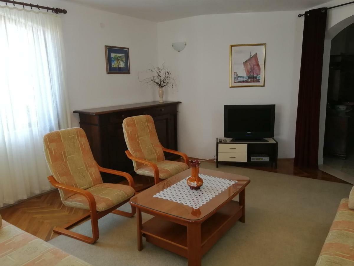 סופטאר Apartman Mladenka מראה חיצוני תמונה