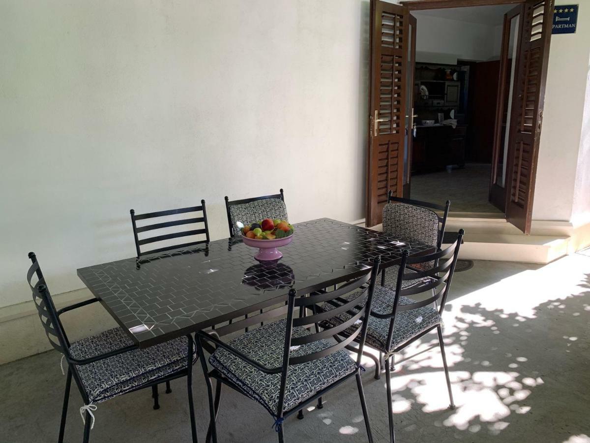 סופטאר Apartman Mladenka מראה חיצוני תמונה